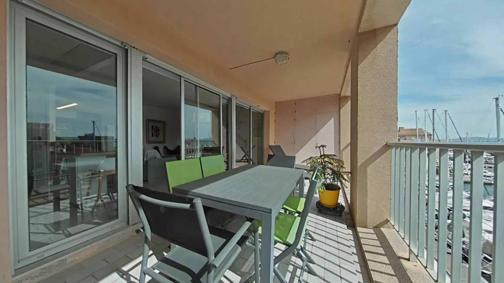 T3 Climatise Dernier Etage Port Hyeres - Fr-1-826-12 Lejlighed