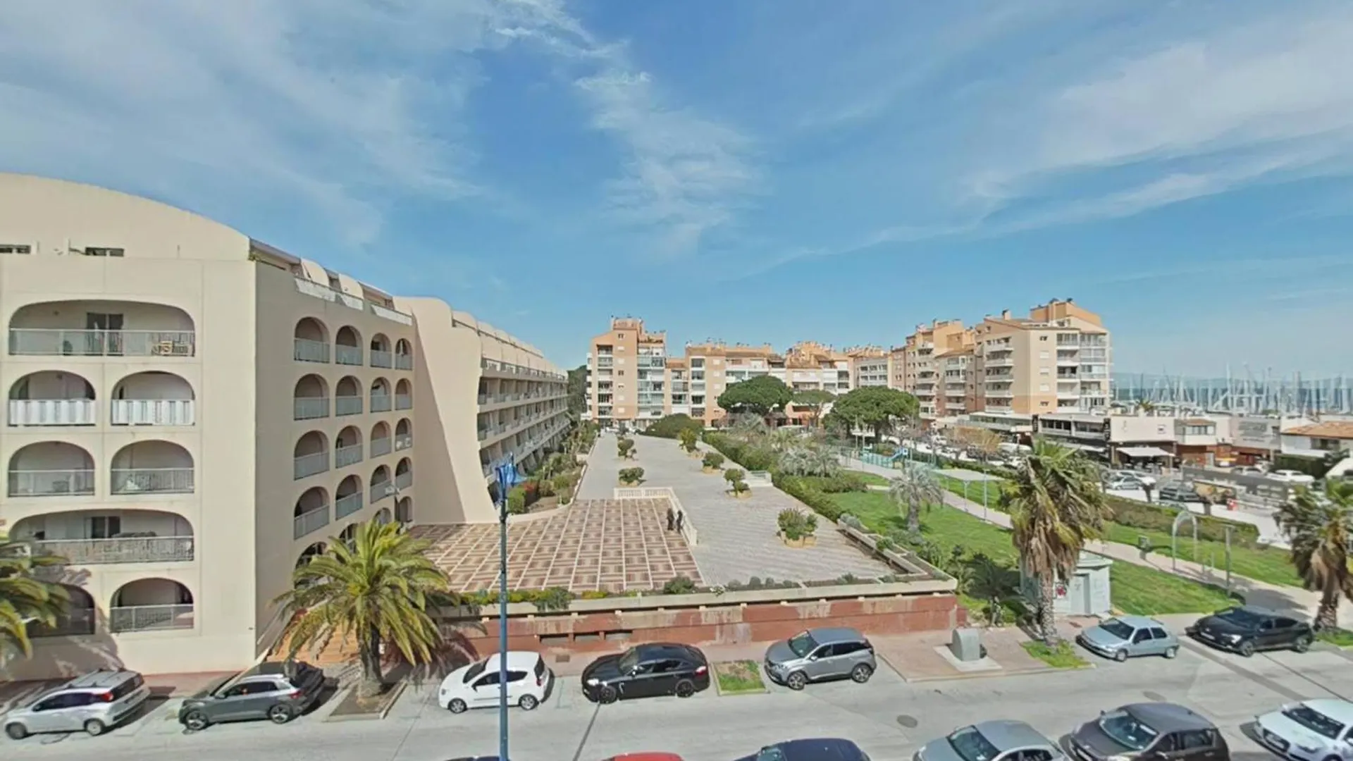 T3 Climatise Dernier Etage Port Hyeres - Fr-1-826-12 Apartment 0*,  France
