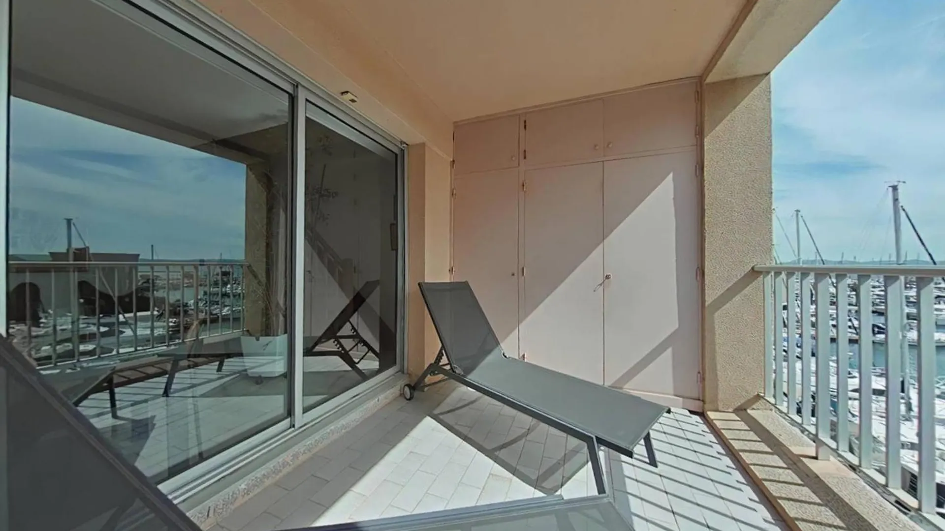 T3 Climatise Dernier Etage Port Hyeres - Fr-1-826-12 Apartment France